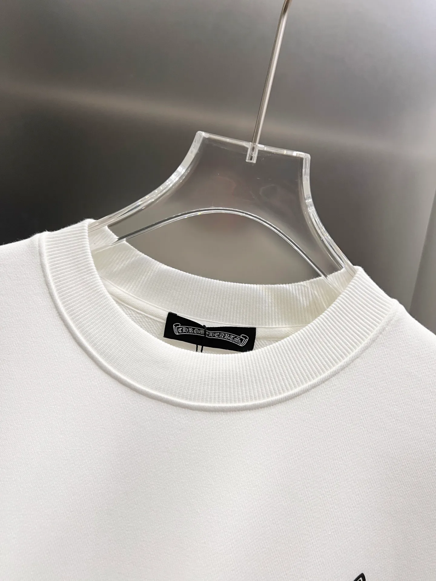 🅿️280 CH Crowe 2025 Autumn and Winter New Style Round Neck Long Sleeve Sweater Cross Patch Leather + Customized Hardware Metal Horseshoe Sanskrit Characters + Middle Eastern Australian Diamond Design Craftsmanship The real thing is great🔥Same style for men and women, loose version Size S M L XL XXL Five sizes Black White